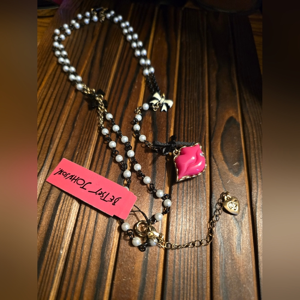 Betsey Johnson First Date Kiss Lips Necklace! Vintage NWT! - Picture 4 of 16
